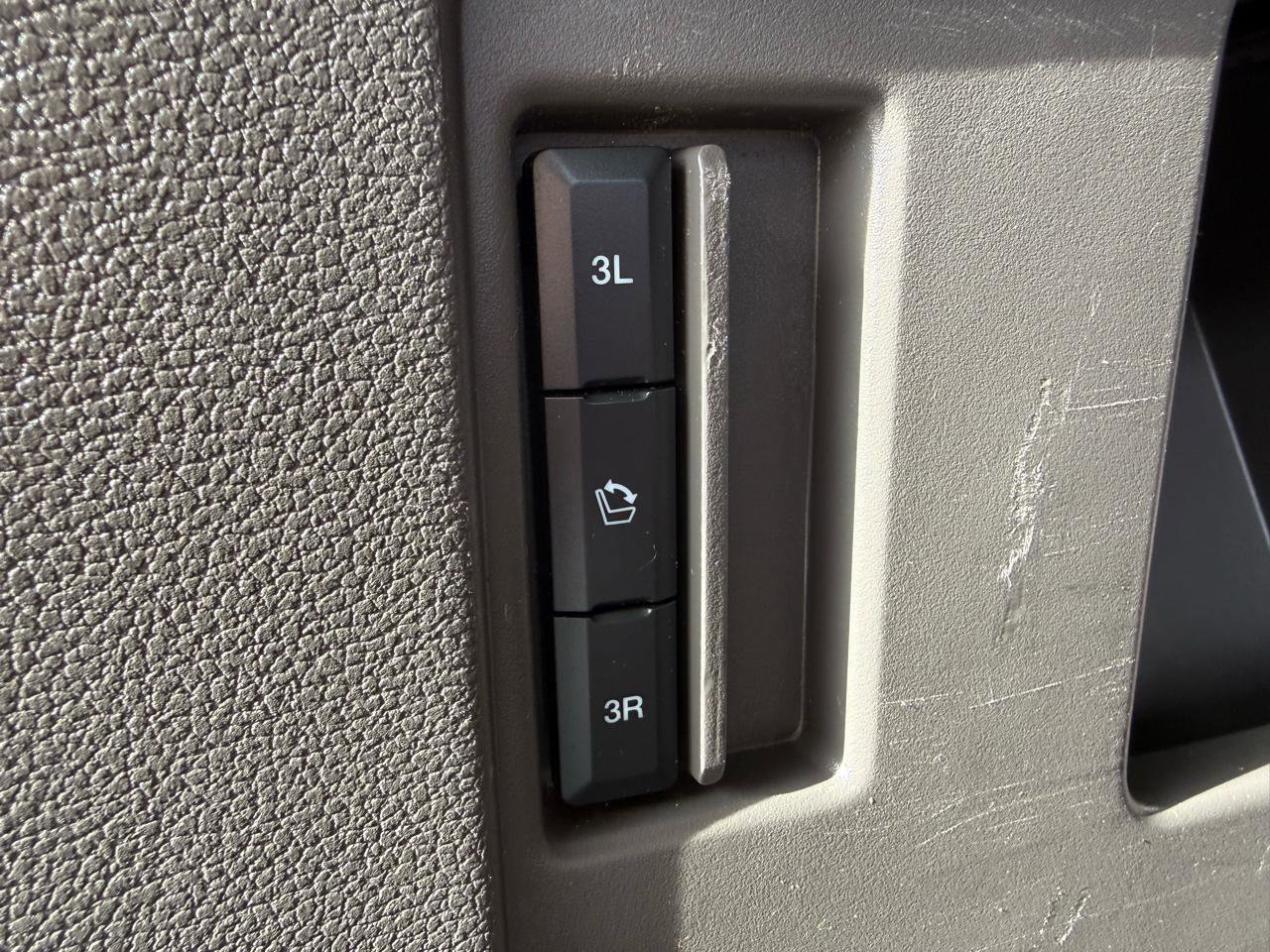 Used 2020 Ford Expedition Max XLT image 18