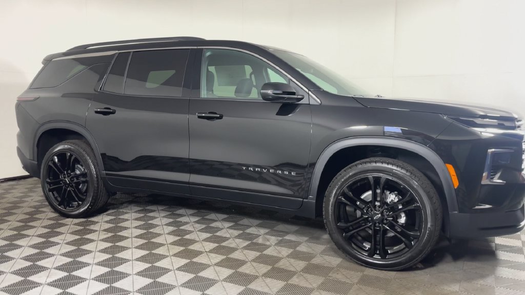 New 2027 Chevrolet Traverse LT AWD/4WD image 2
