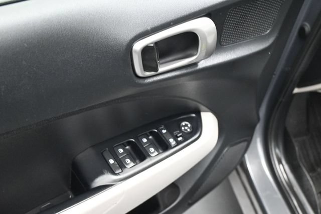 Used 2024 Hyundai Venue SEL FWD image 20