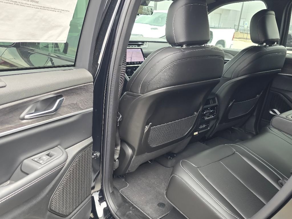 New 2025 Jeep Grand Cherokee Limited w/ Luxury Tech Group II image 5