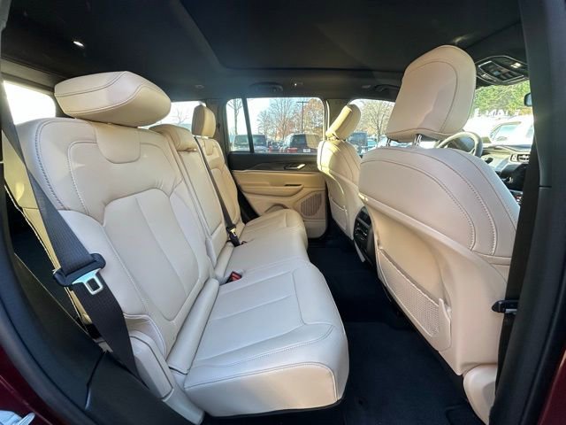 Used 2024 Jeep Grand Cherokee Limited image 32