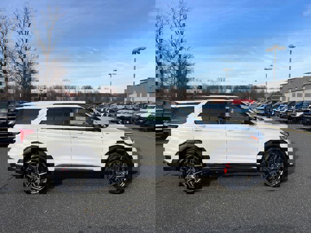 Certified 2025 Ford Explorer ST-Line w/ ST-Line Street Pack image 6