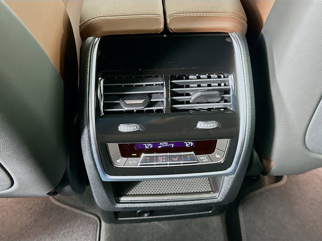 New 2026 BMW X7 xDrive40i w/ Premium Package image 18