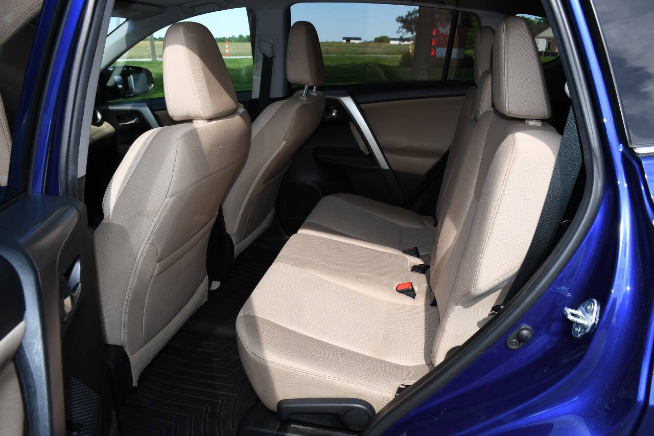 Used 2015 Toyota RAV4 XLE AWD/4WD image 16