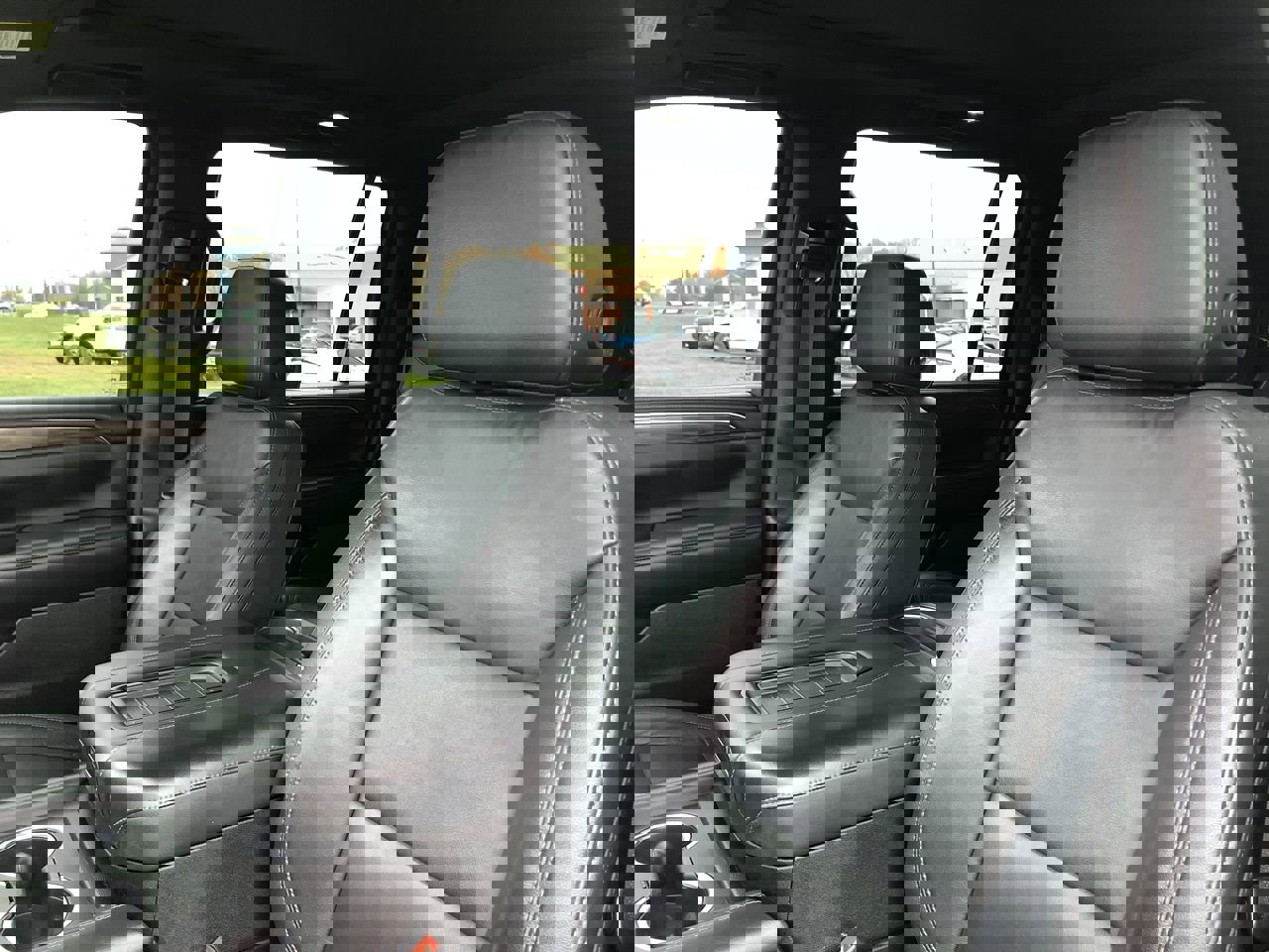 Used 2021 Chevrolet Suburban LT w/ LT Signature Plus Package image 15