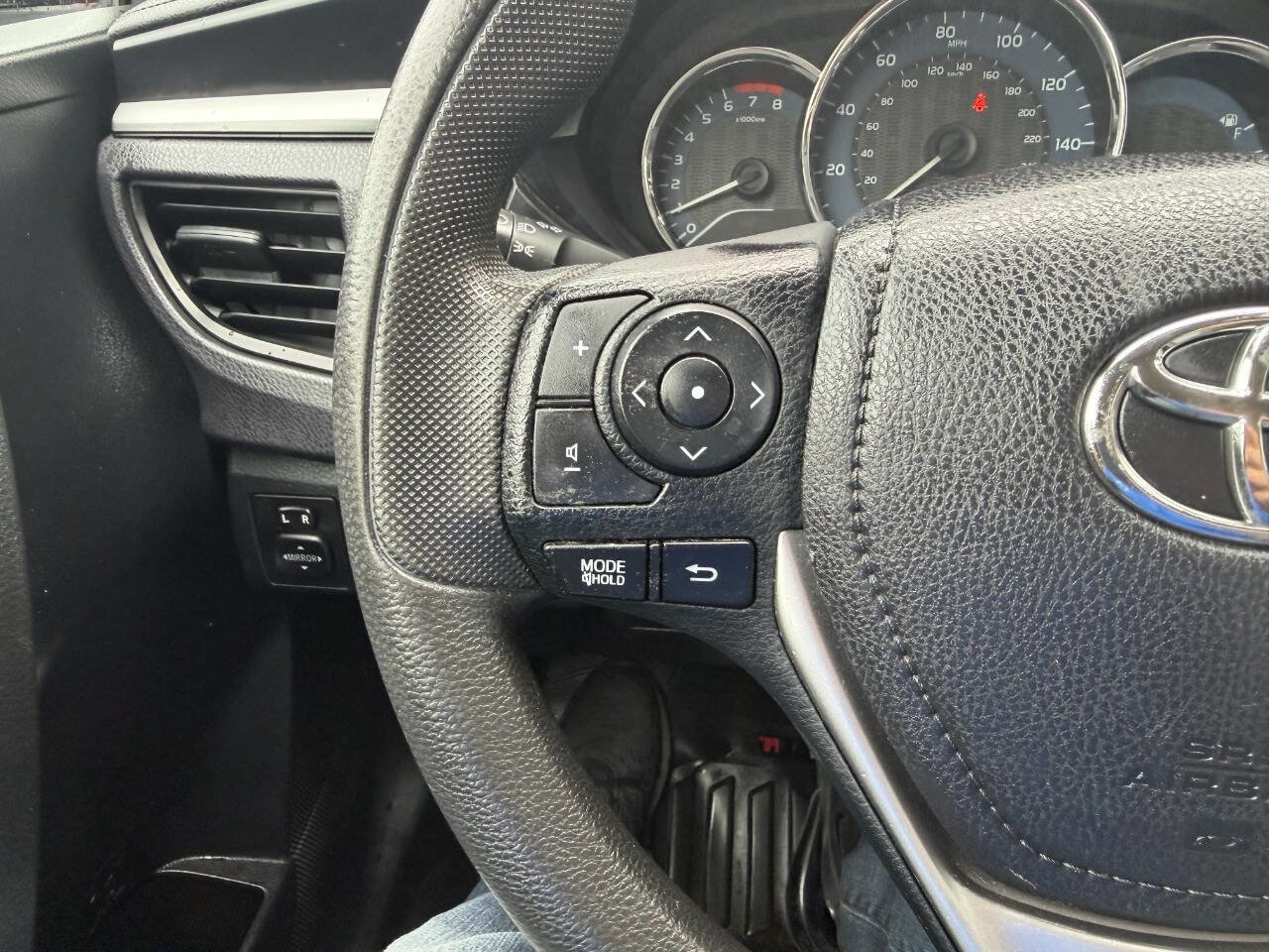Used 2016 Toyota Corolla L FWD image 27