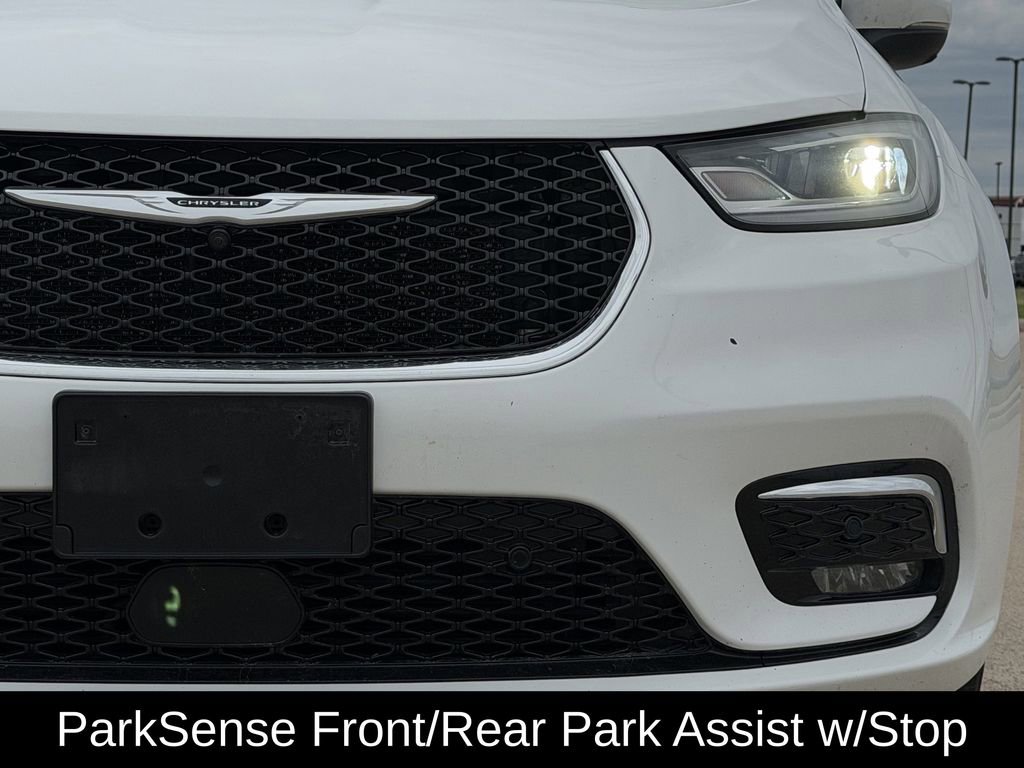 Used 2023 Chrysler Pacifica Touring-L FWD image 4