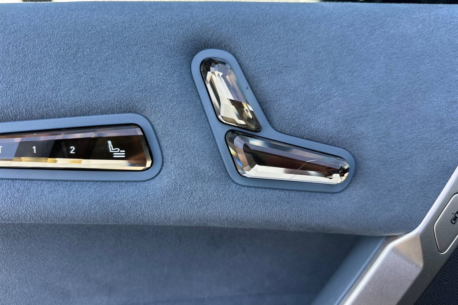 Used 2023 BMW iX xDrive50 w/ Premium Package image 14