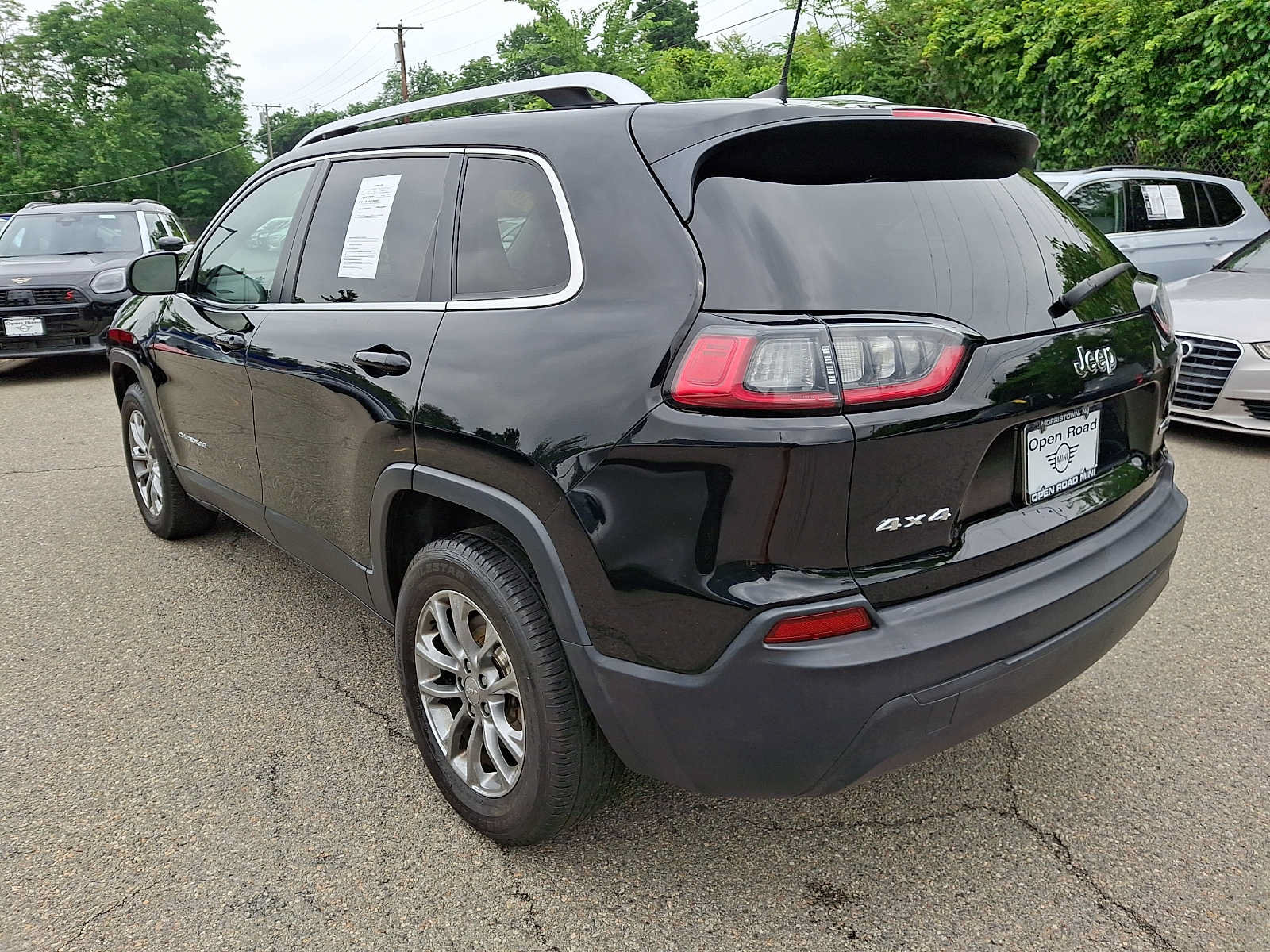 Used 2019 Jeep Cherokee Latitude Plus AWD/4WD image 5