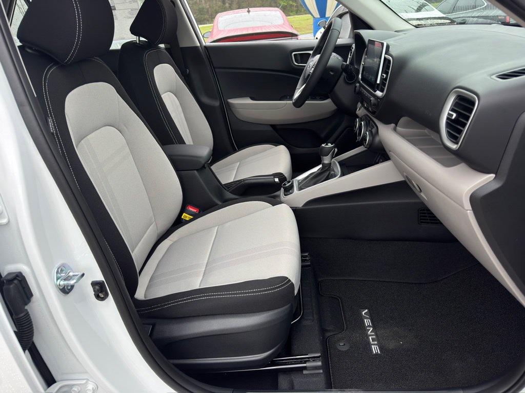 New 2026 Hyundai Venue SEL FWD image 17
