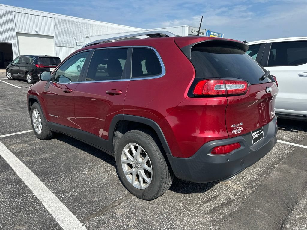 Used 2017 Jeep Cherokee Latitude w/ Comfort/Convenience Group AWD/4WD image 3