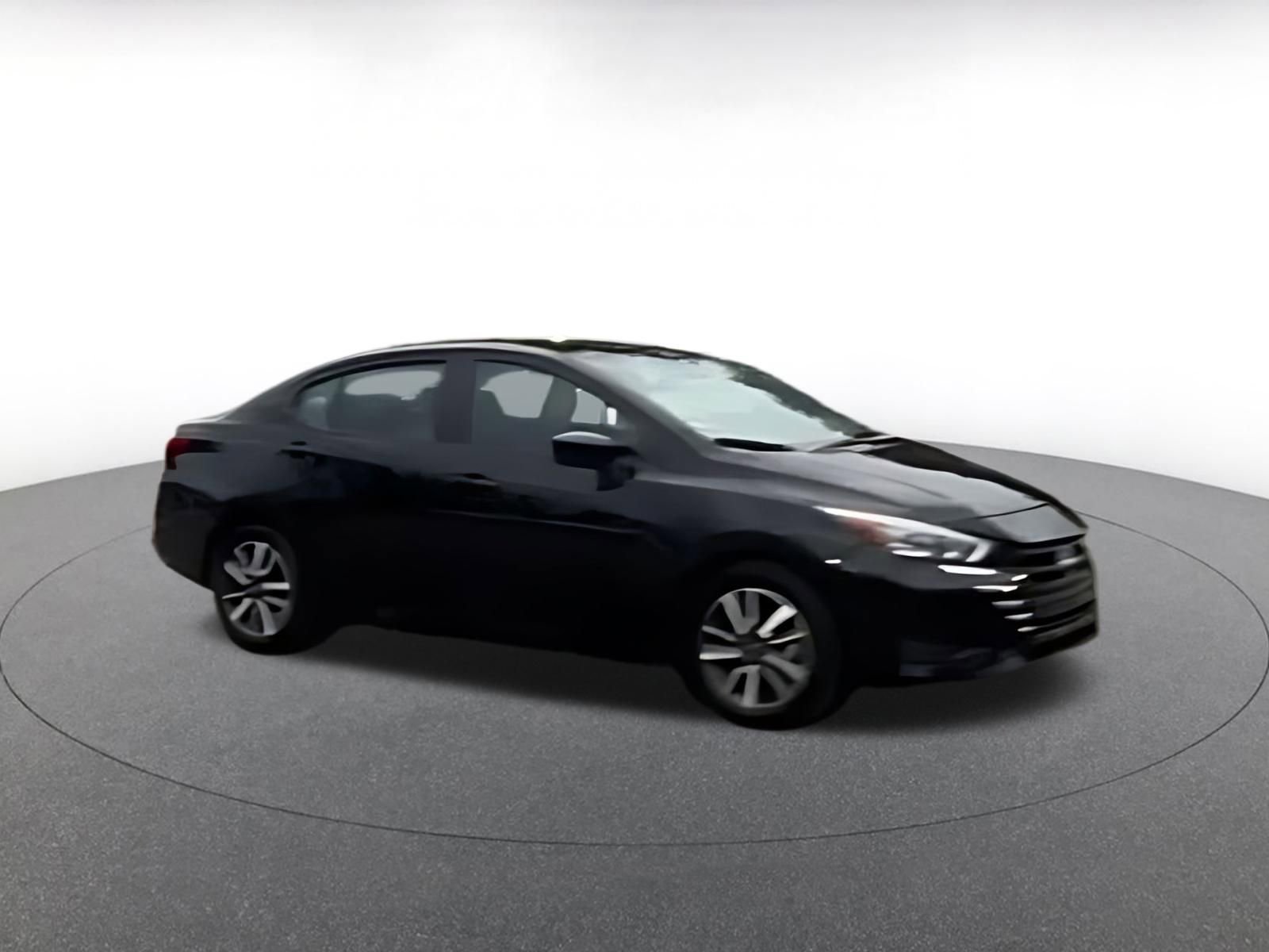 Used 2025 Nissan Versa SV image 9