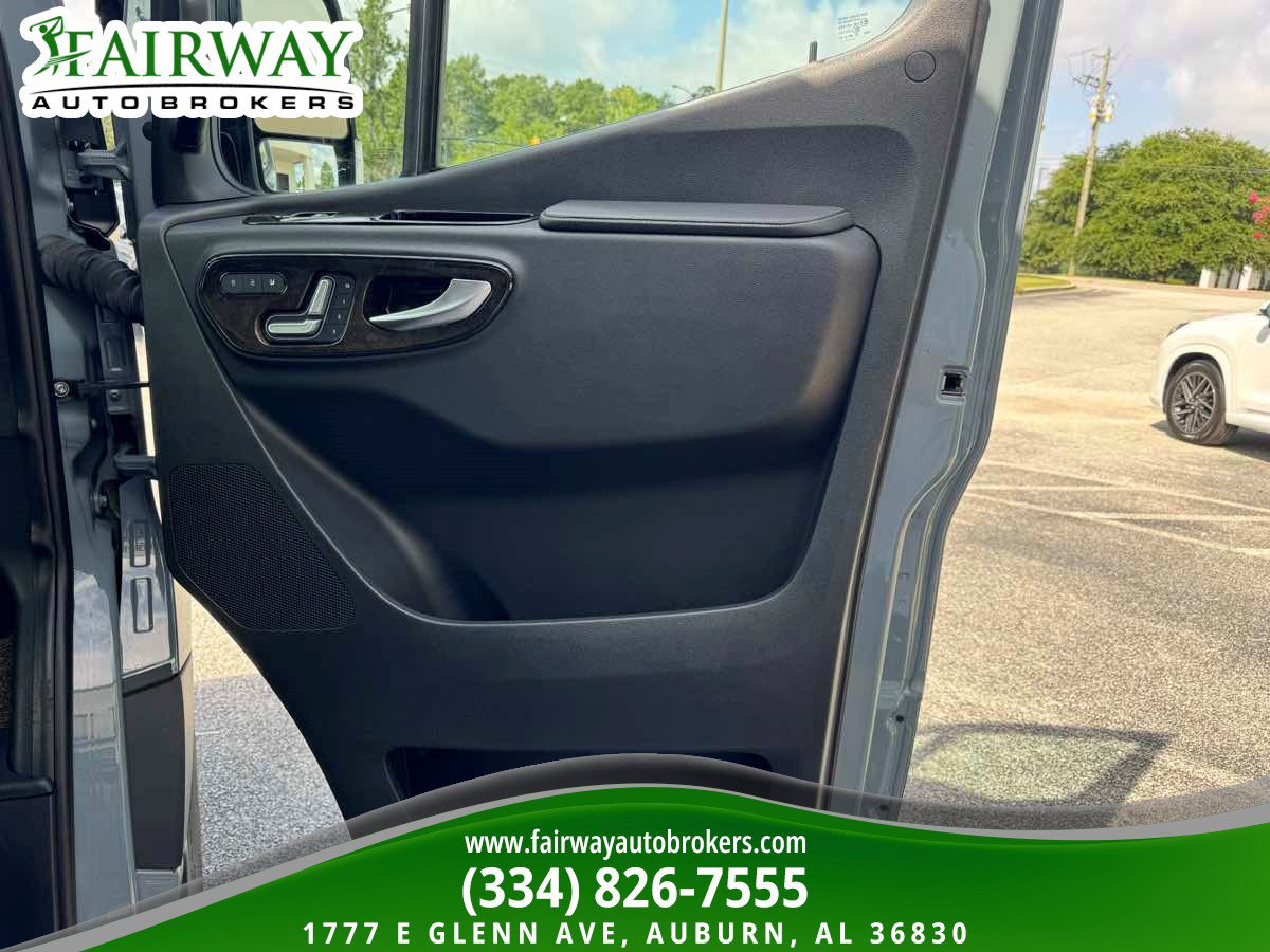 Used 2022 Mercedes-Benz Sprinter 2500 image 35