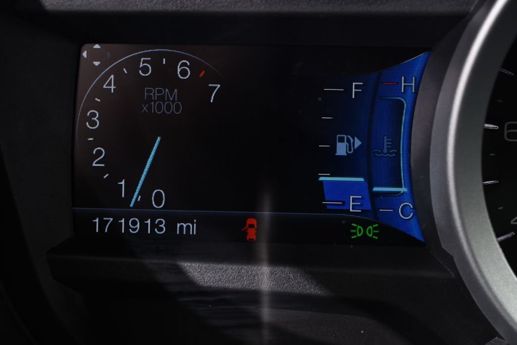 Used 2014 Ford Explorer XLT w/ Equipment Group 202A AWD/4WD image 28