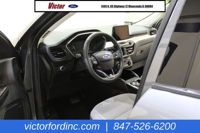 Used 2022 Ford Escape SE w/ SE Sport Appearance Package image 4