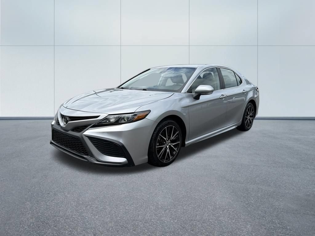 Used 2024 Toyota Camry SE FWD image 2