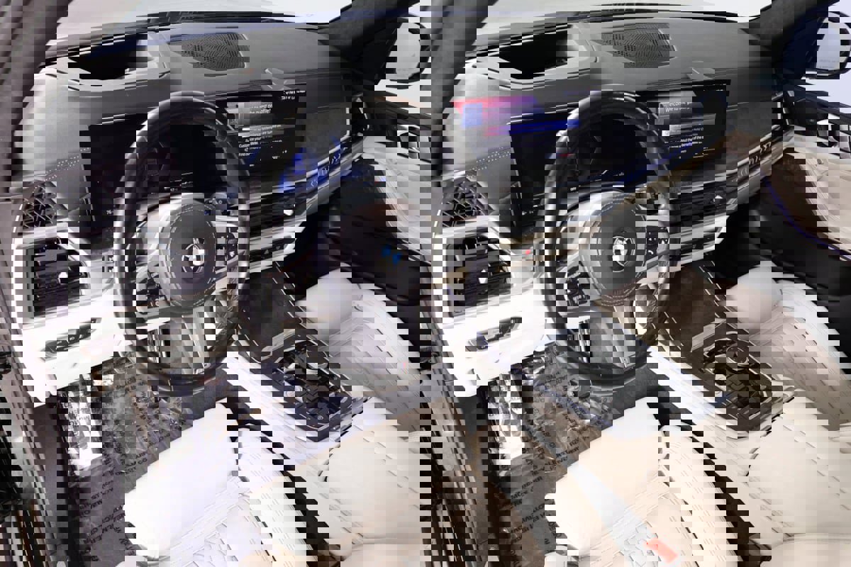 Used 2023 BMW X7 xDrive40i w/ M Sport Package image 22