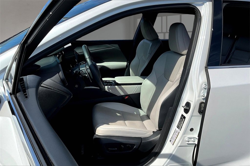 Used 2024 Lexus RX 350 w/ Technology Package image 25