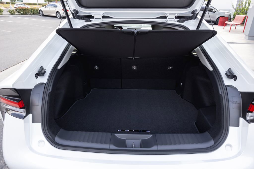 Used 2025 Toyota Prius LE image 8