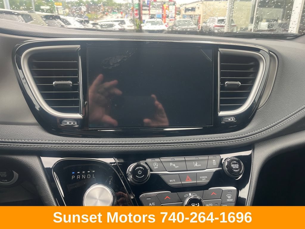 New 2027 Chrysler Pacifica Select FWD image 17