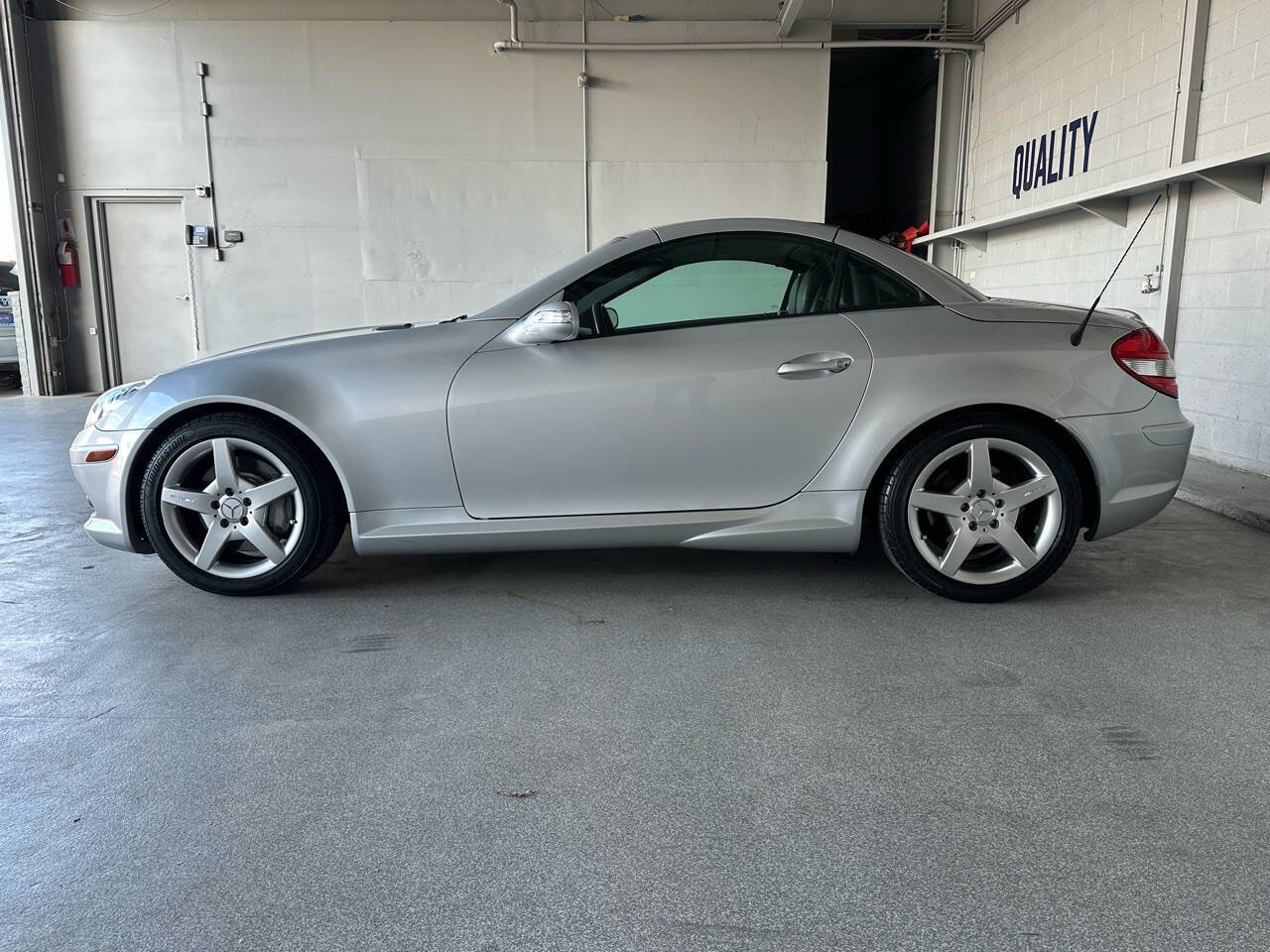 Used 2005 Mercedes-Benz SLK 350 image 7
