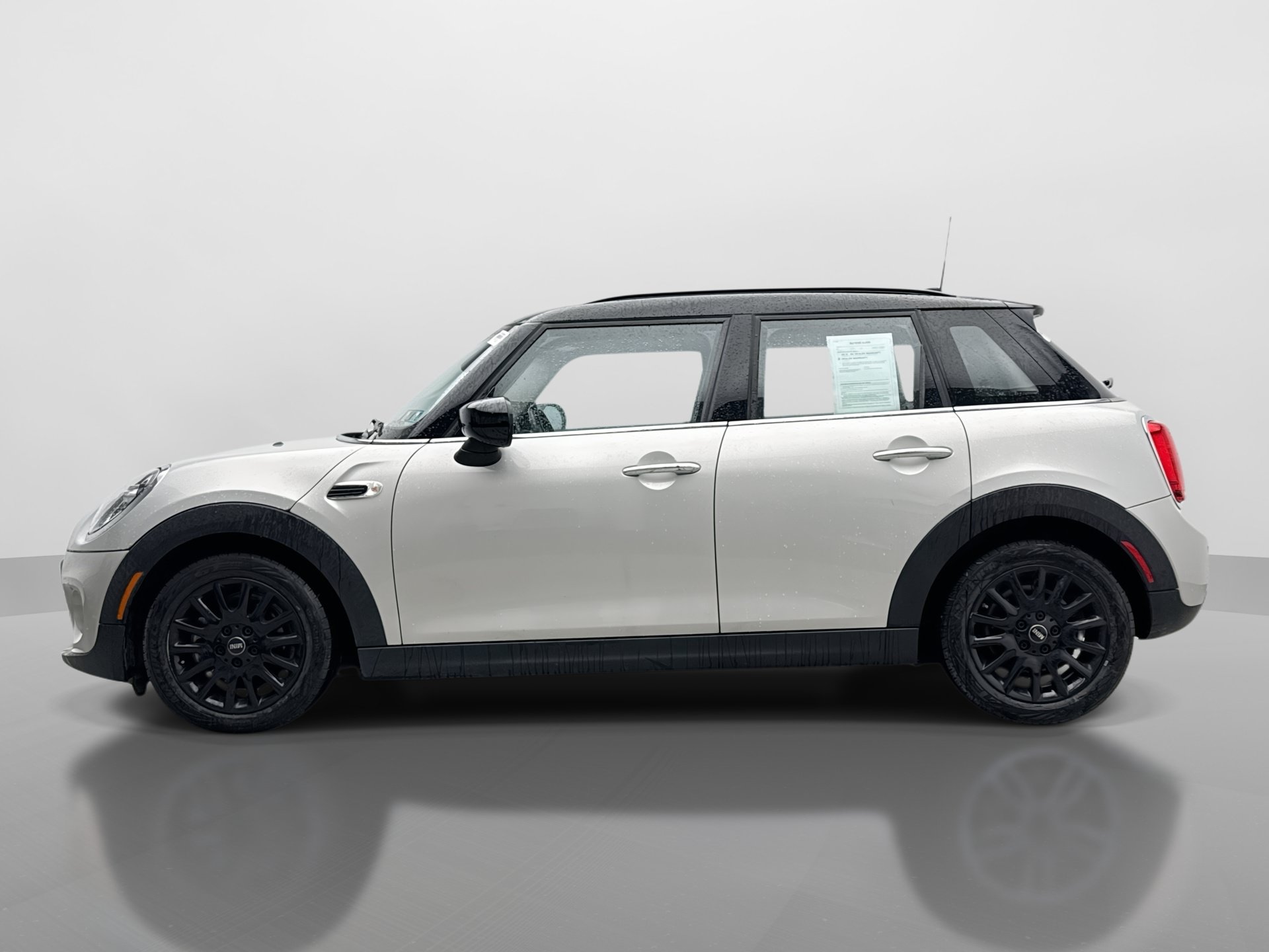 Used 2021 MINI Cooper 4-Door Hardtop w/ 6.5" Touchscreen Package FWD image 2