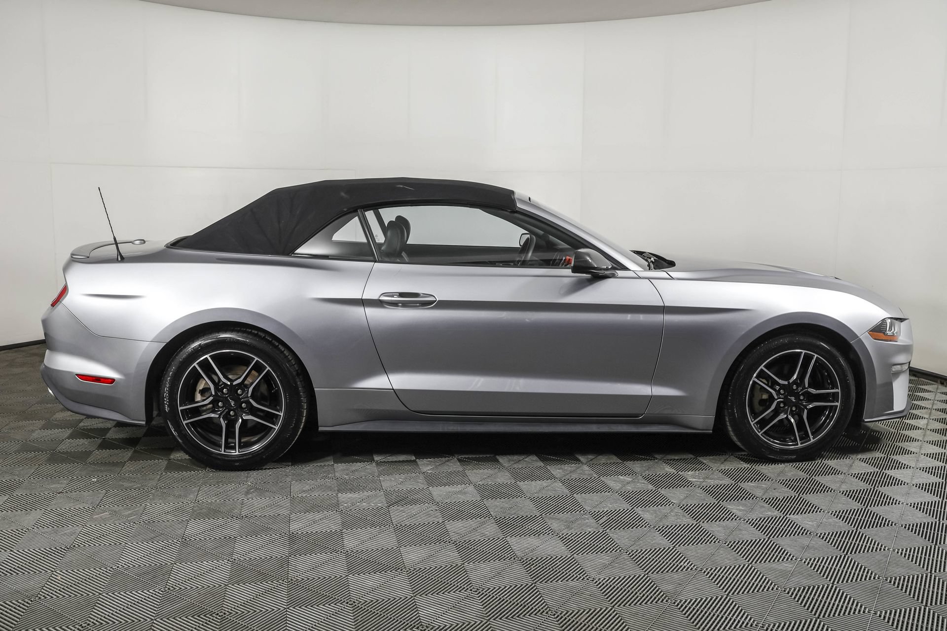 Used 2022 Ford Mustang Premium RWD image 14