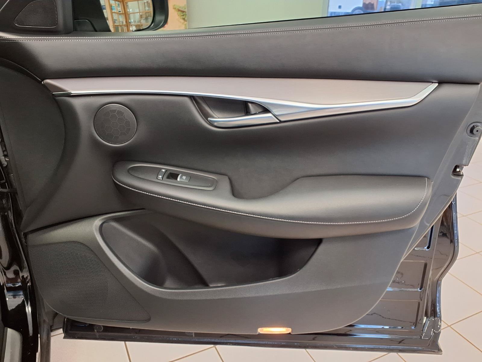 Used 2023 INFINITI QX50 Luxe FWD image 12