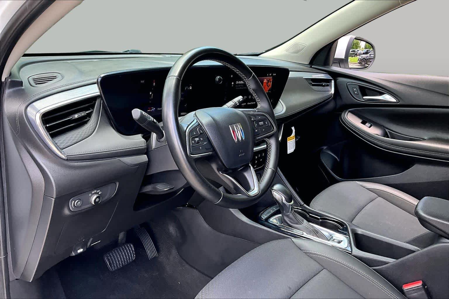 Used 2024 Buick Encore GX Preferred FWD image 16