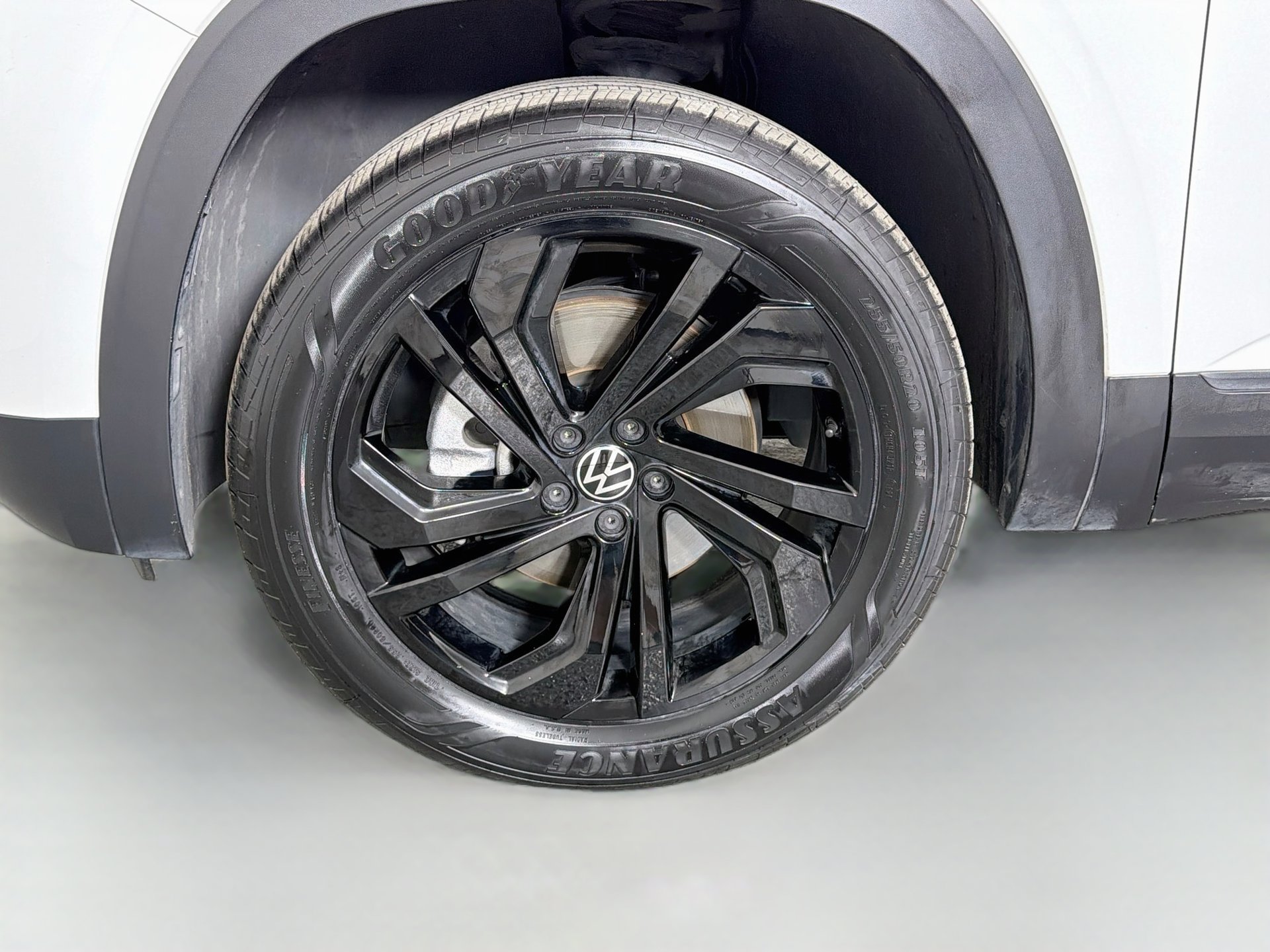 Certified 2023 Volkswagen Atlas SE w/ Black Wheel Package FWD image 31