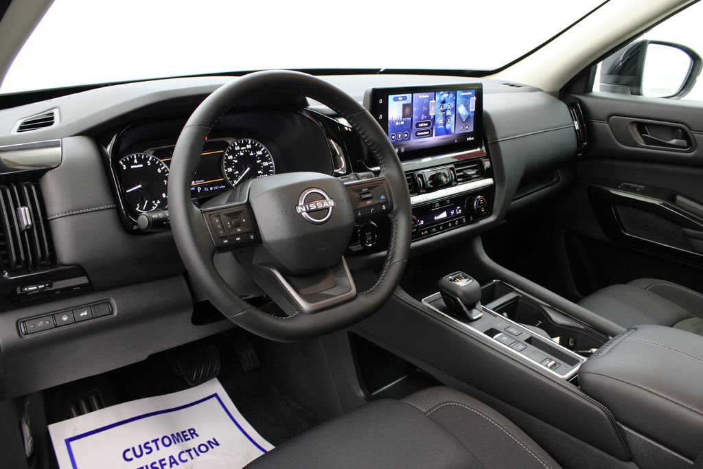 Used 2026 Nissan Pathfinder SV FWD image 15