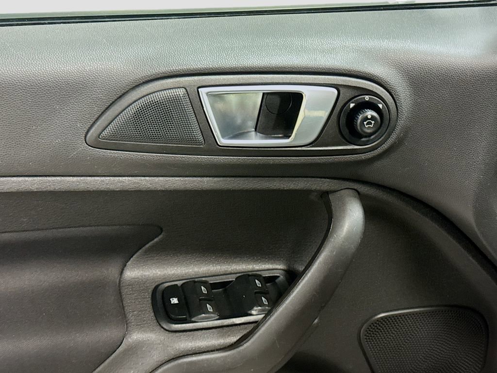 Used 2016 Ford Fiesta SE image 19