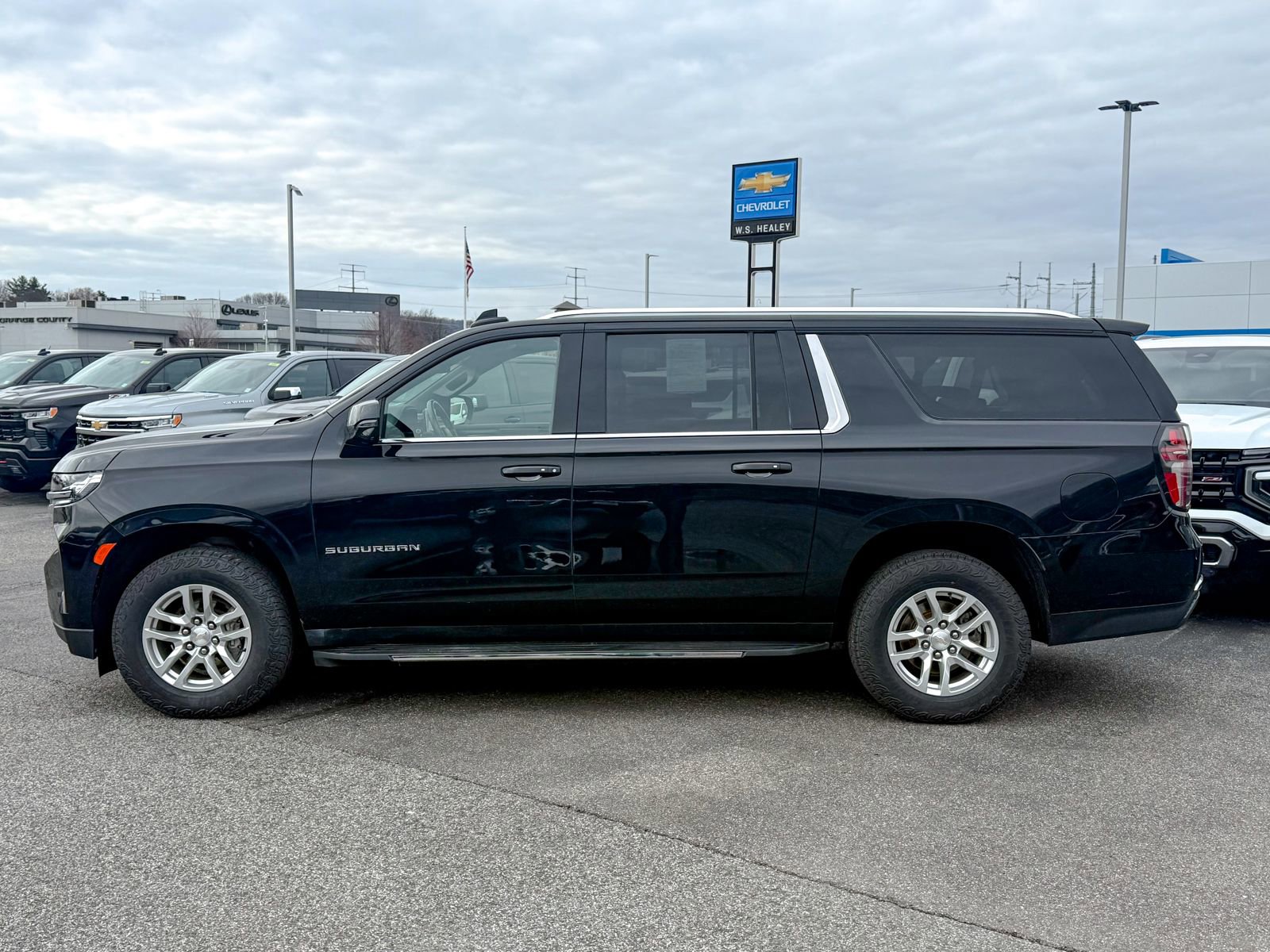 Certified 2022 Chevrolet Suburban LT w/ Luxury Package image 4
