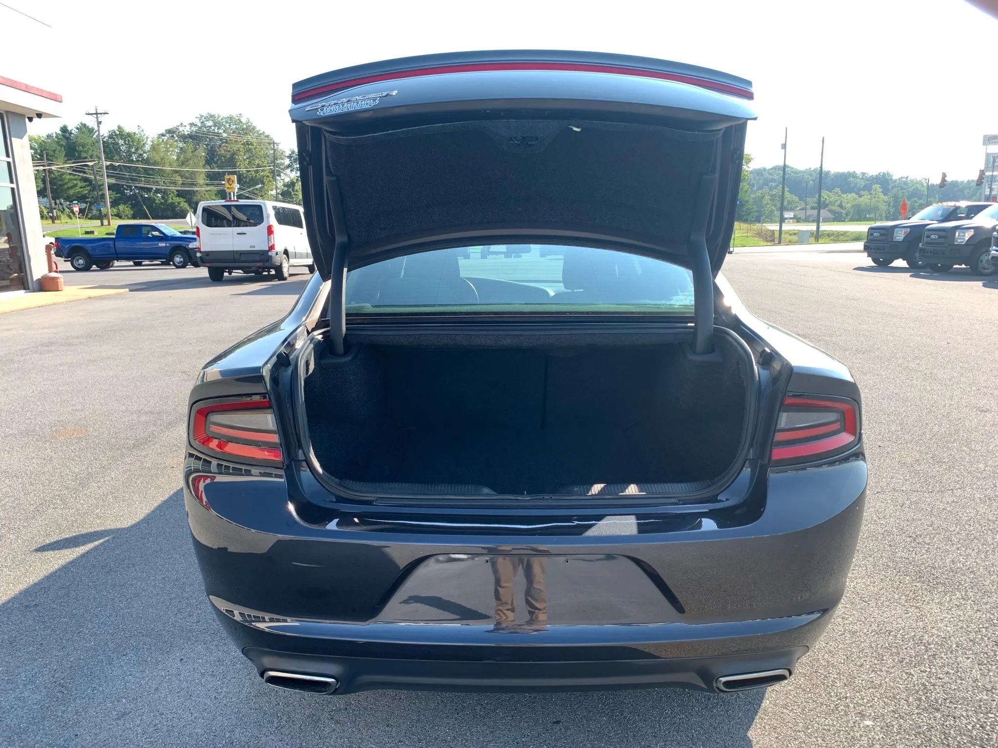 Used 2016 Dodge Charger SE RWD image 28