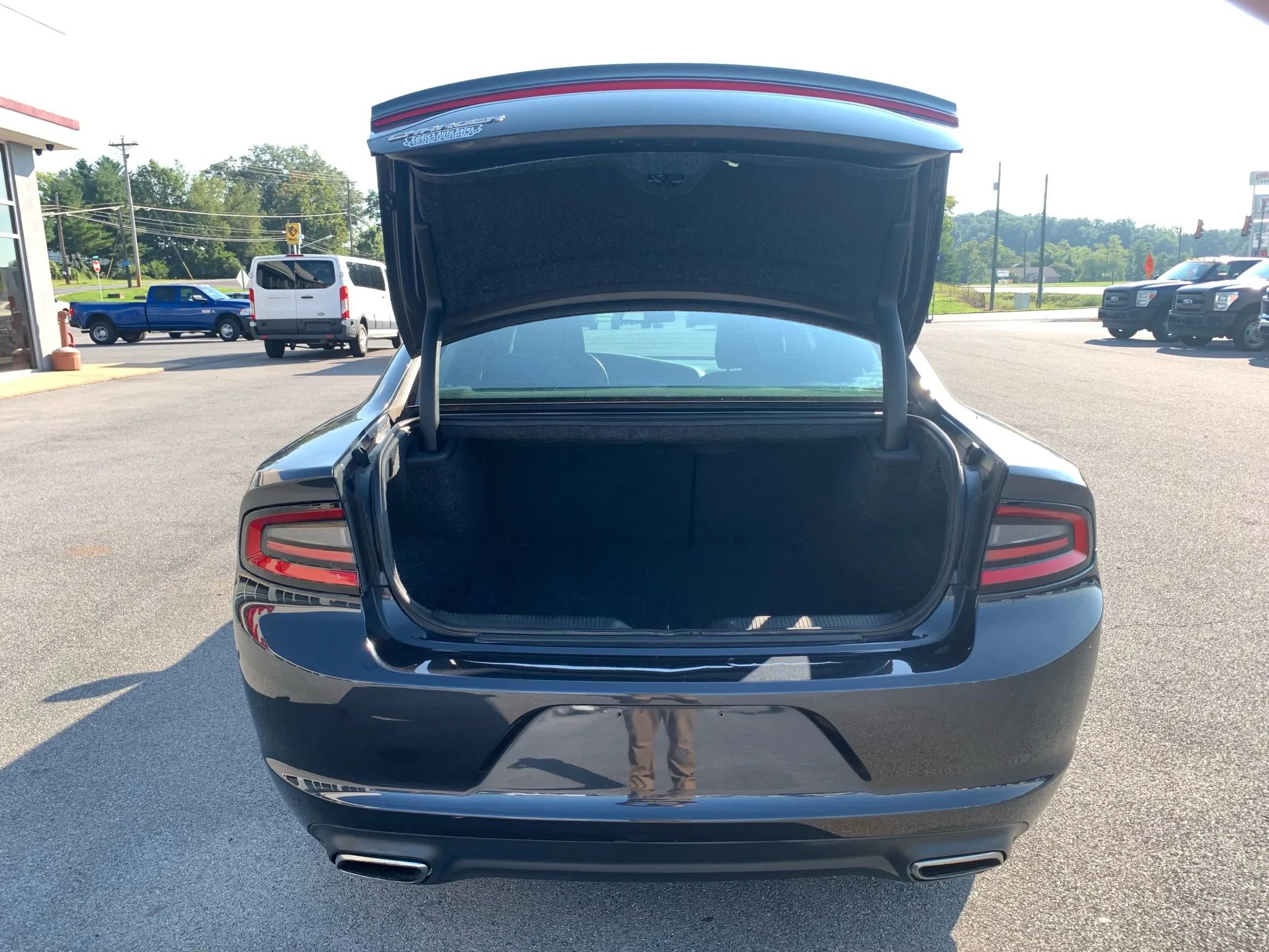 Used 2016 Dodge Charger SE RWD image 28