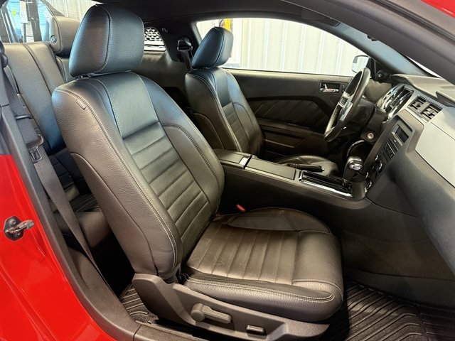 Used 2011 Ford Mustang Premium w/ 202A Rapid Spec Order Code image 17