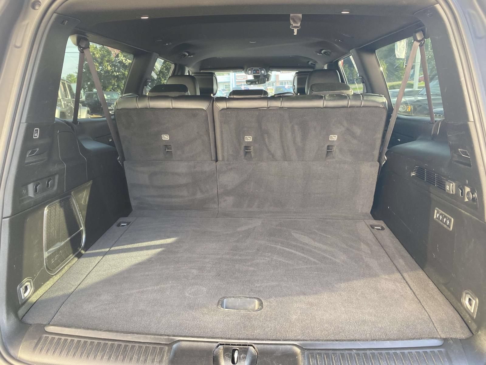 Used 2024 Jeep Wagoneer L Series II RWD image 9