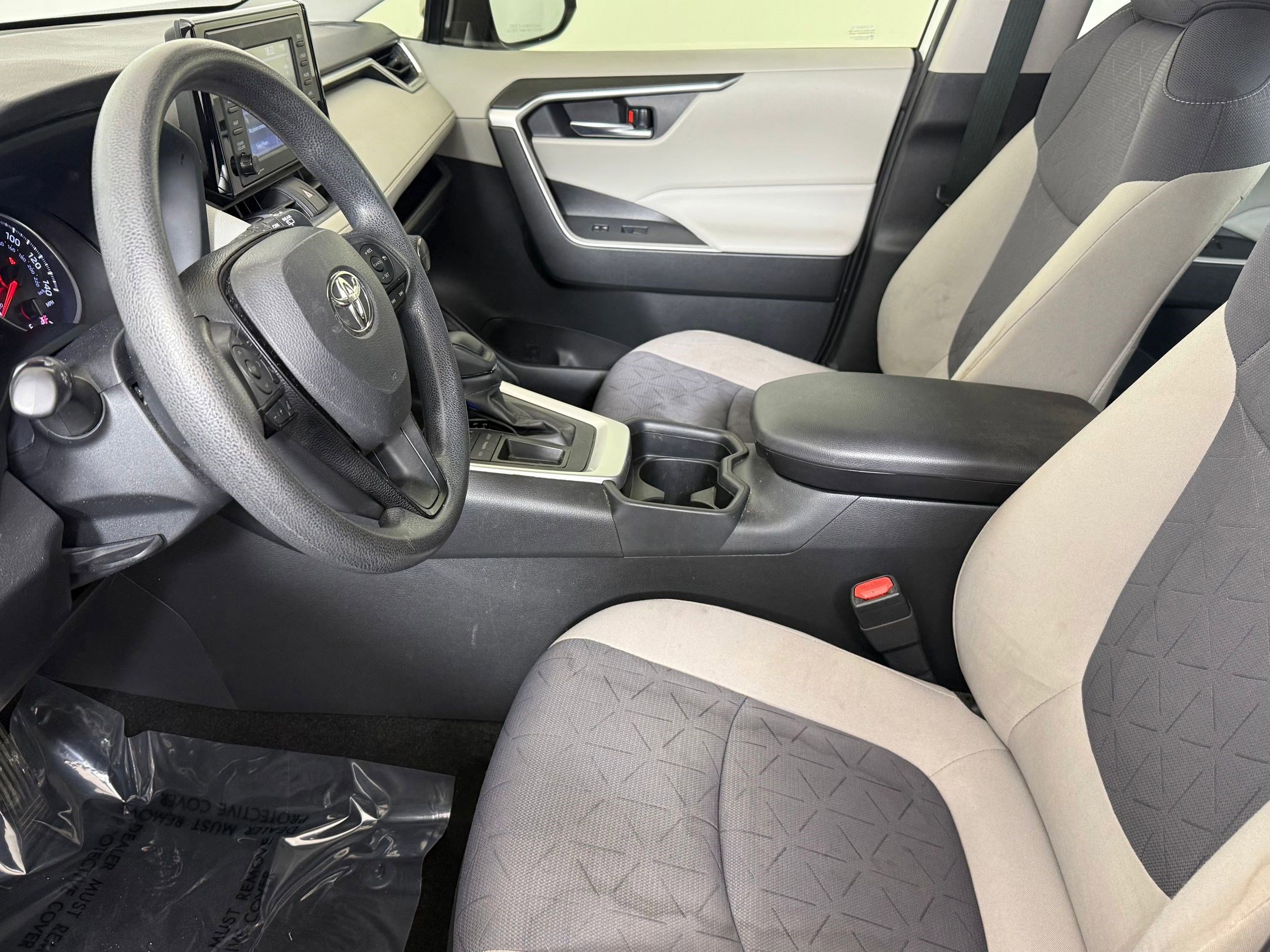 Used 2020 Toyota RAV4 XLE image 5