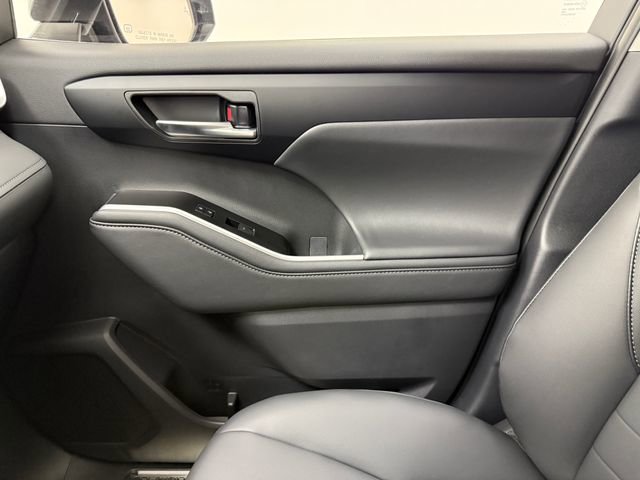 Used 2026 Toyota Highlander XLE AWD/4WD image 25