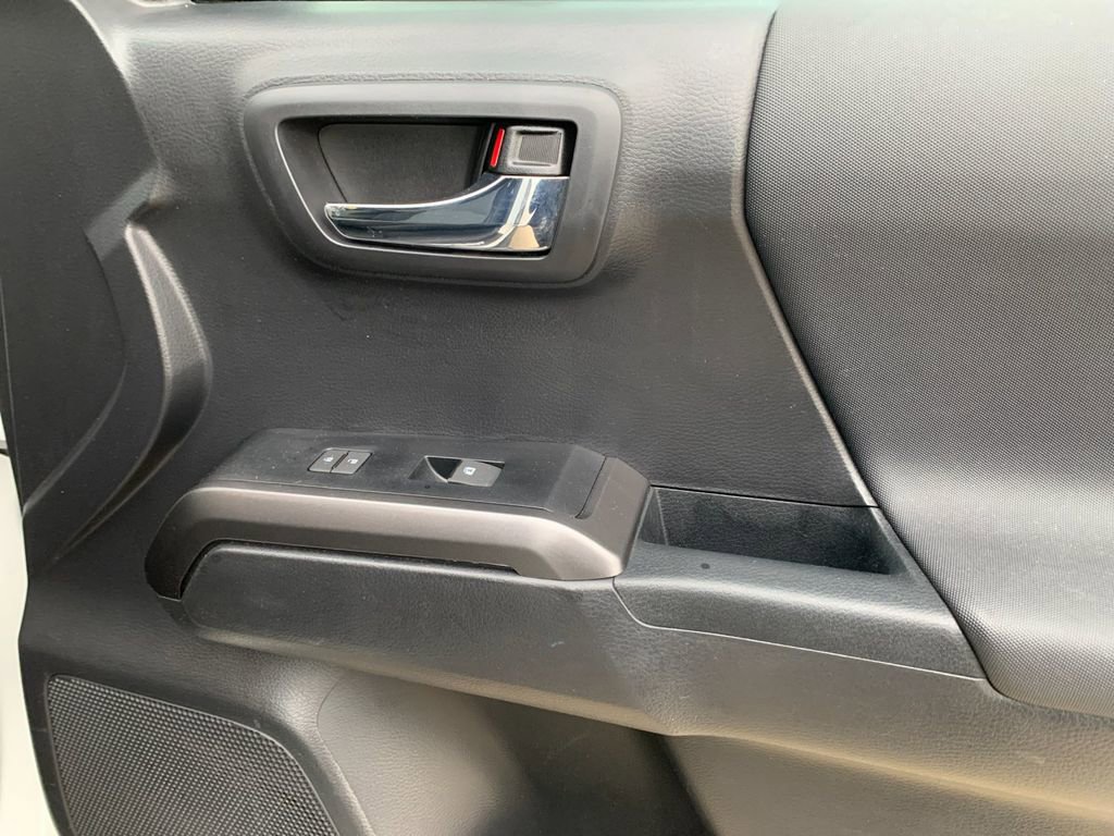 Used 2022 Toyota Tacoma TRD Off-Road w/ Technology Package image 19