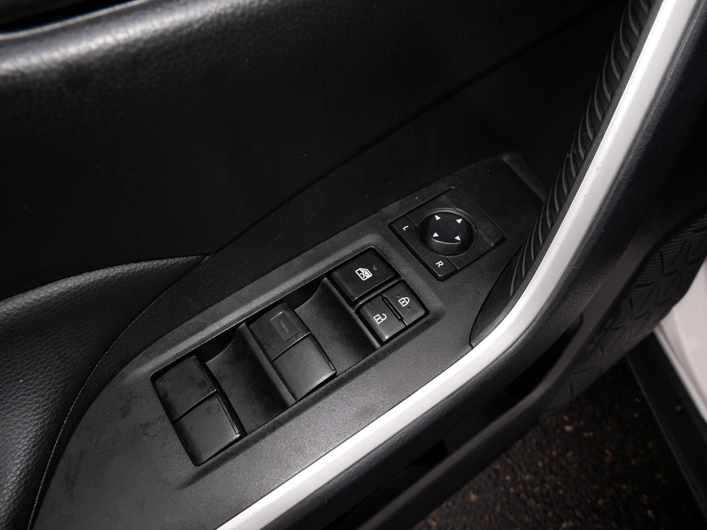 Certified 2025 Toyota RAV4 LE AWD/4WD image 19