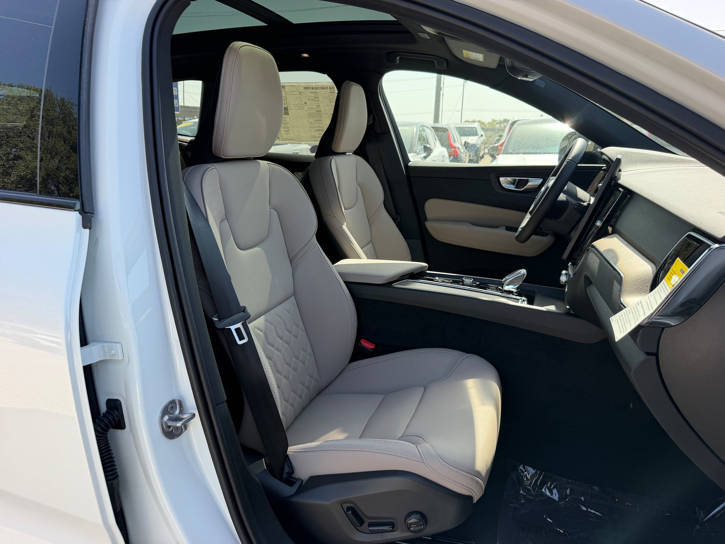 New 2026 Volvo XC60 T8 Plus w/ Protection Package Premier AWD/4WD image 8