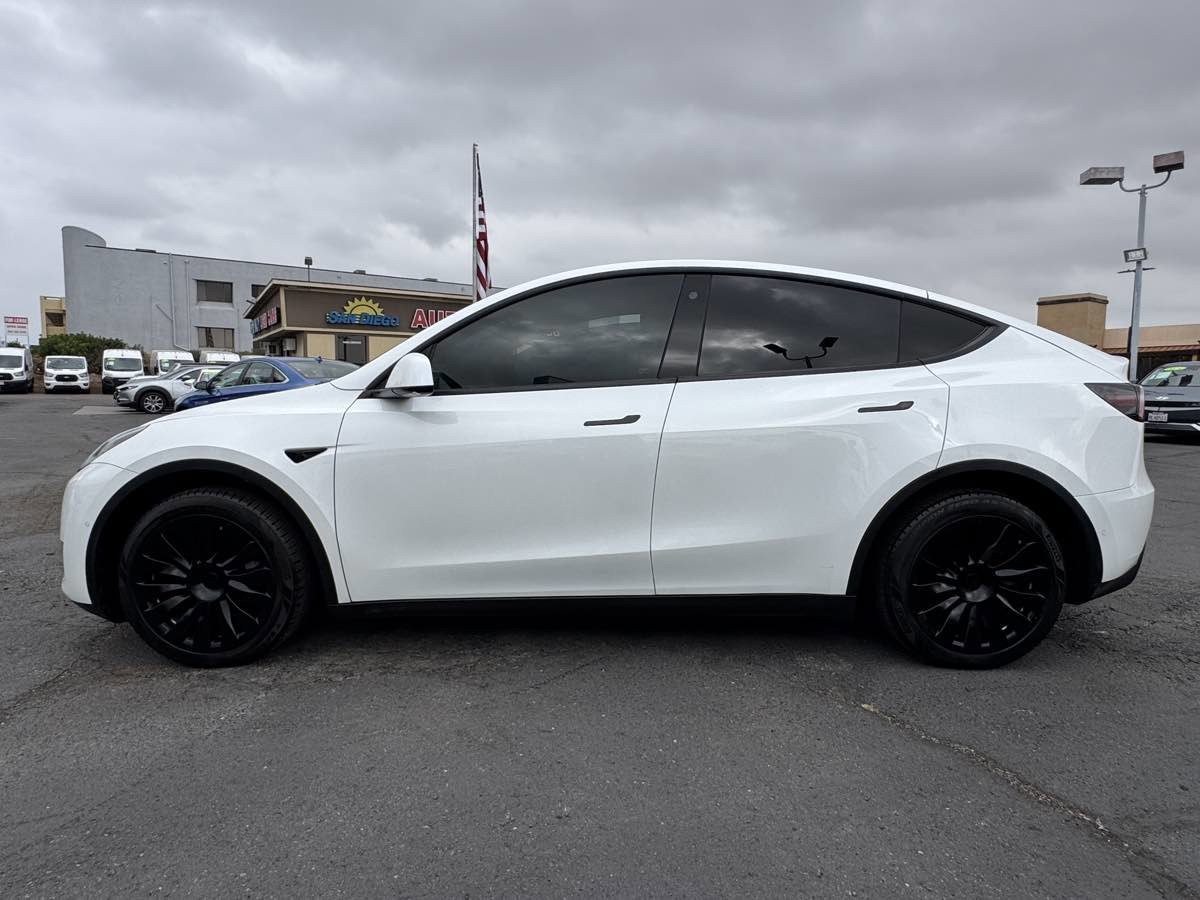 Used 2022 Tesla Model Y Long Range AWD/4WD image 8