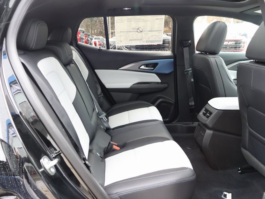 New 2026 Chevrolet Equinox EV LT w/ Convenience Package II FWD image 32