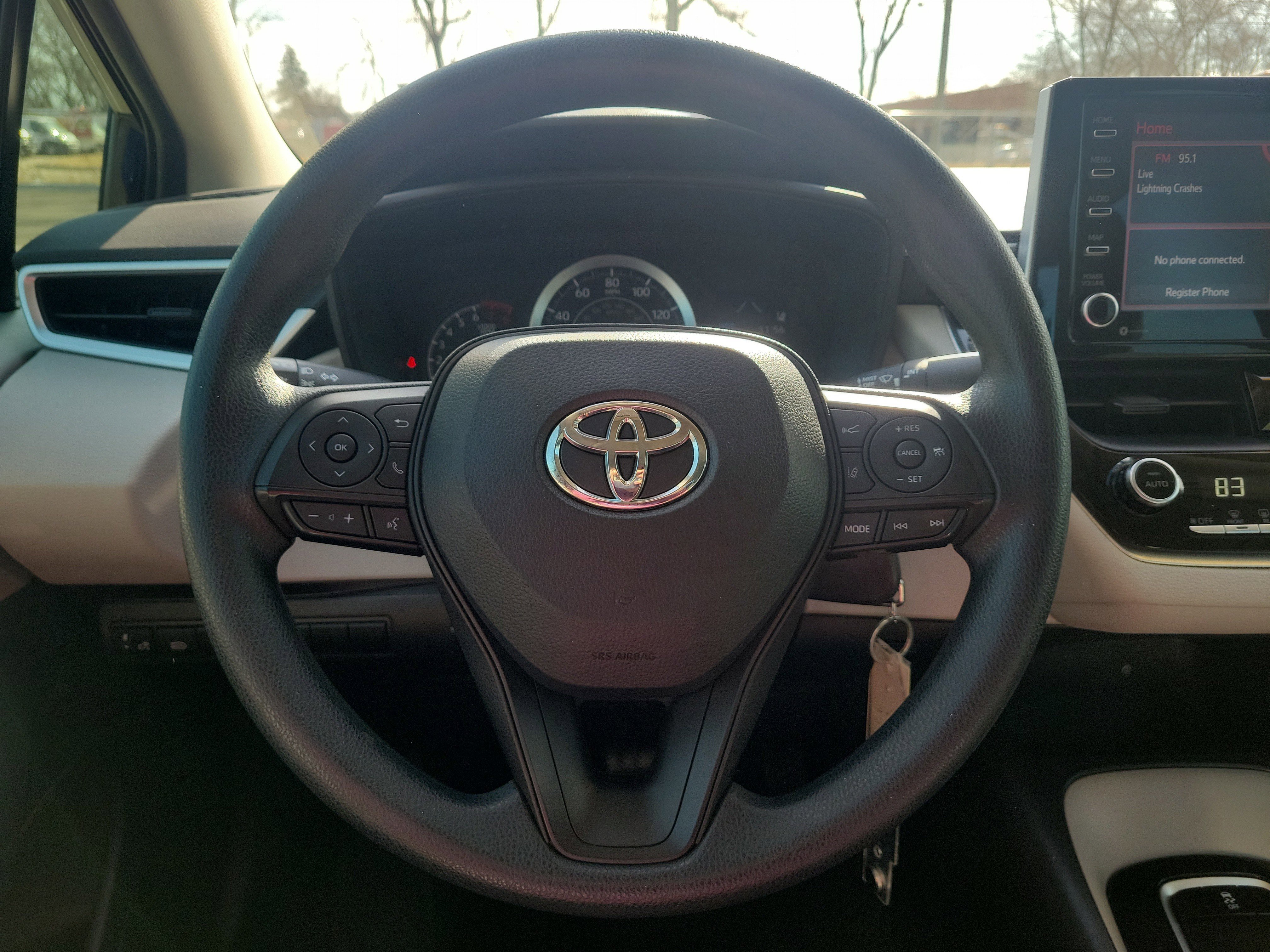 Used 2021 Toyota Corolla LE image 18