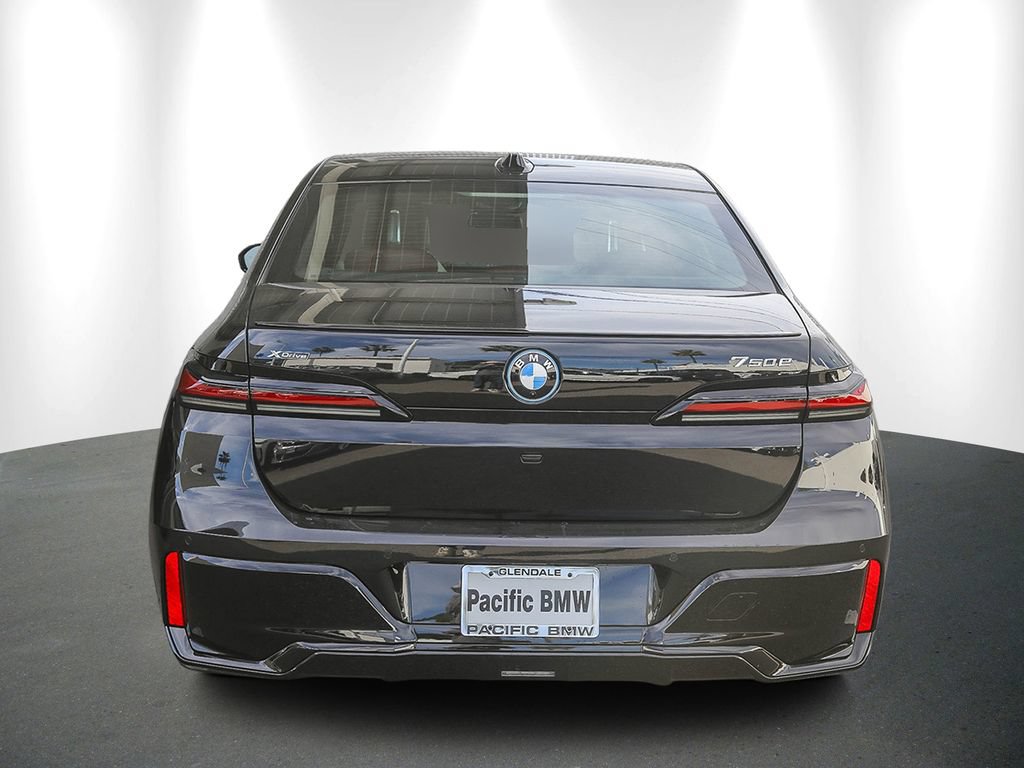 Used 2026 BMW 750e xDrive AWD/4WD image 5