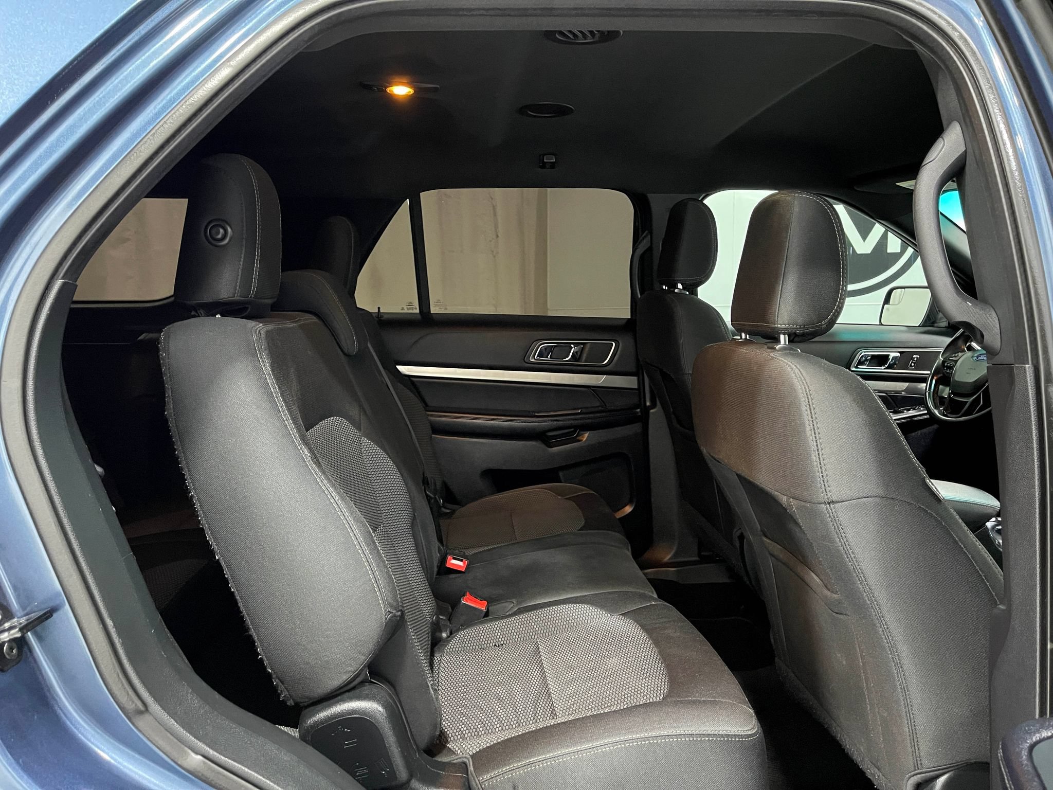 Used 2018 Ford Explorer XLT w/ Equipment Group 201A AWD/4WD image 32