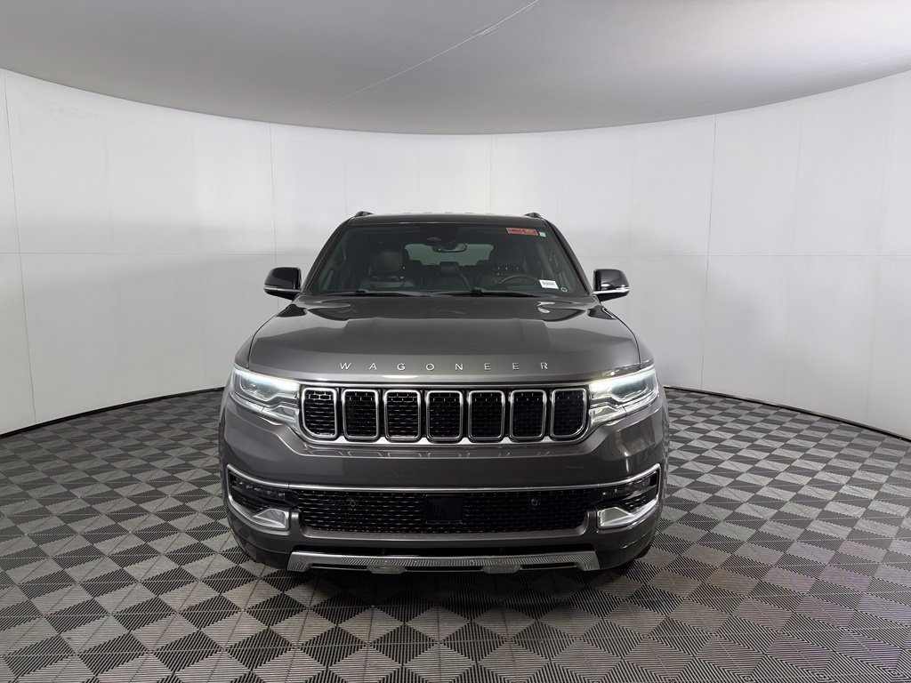 Used 2023 Jeep Wagoneer Series III w/ Preferred Equipment Group AWD/4WD image 3