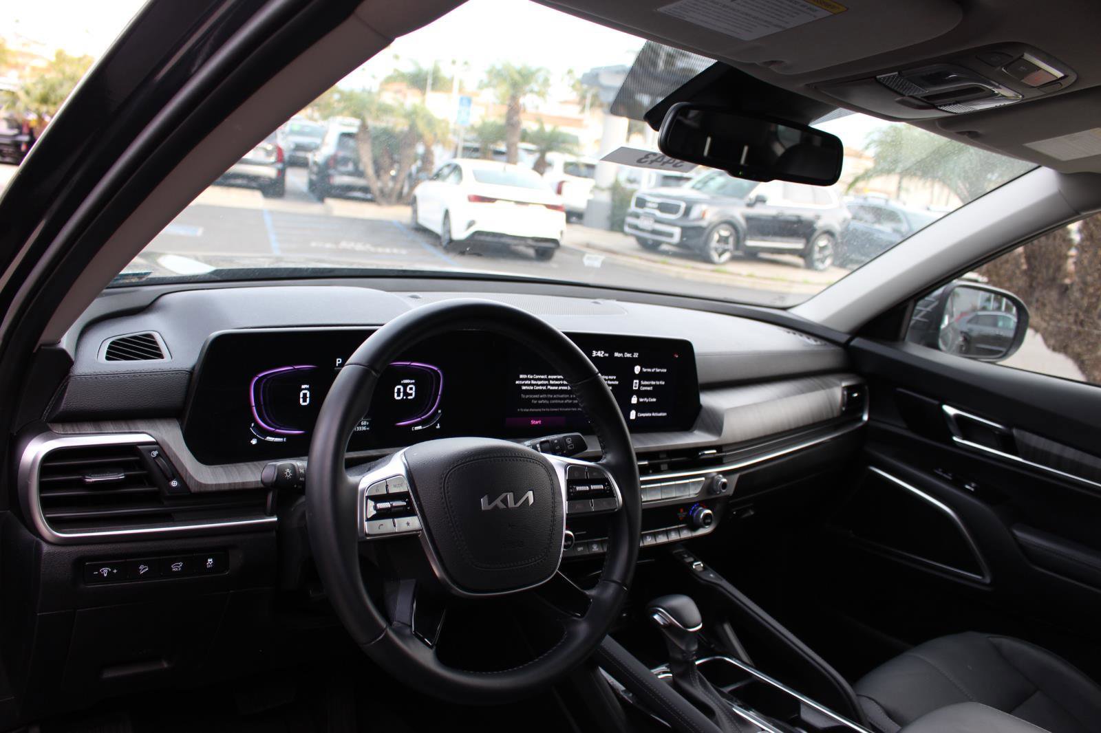 Certified 2024 Kia Telluride EX image 17