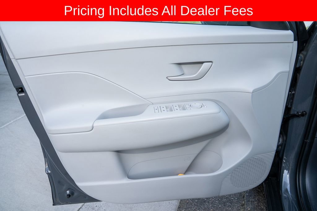 Used 2025 Hyundai Kona SEL FWD image 11